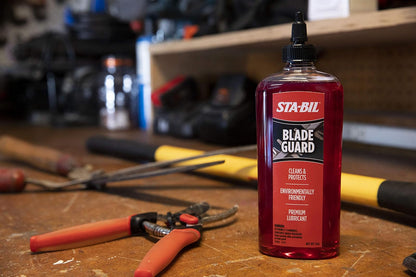 STA-BIL Blade Guard – Lubricante de primera calidad, ayuda a mantener el borde, no daña las plantas, protege contra el óxido y la corrosión, seguro para usar en equipos eléctricos de gas, 12 onzas