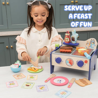 Bluey 8th Wonder - Juego de Juguetes de Madera para Ensalada y Parrilla de Barbacoa, Juego de 33 Piezas, con Pinzas, Alimentos y 6 Tarjetas de Receta, Juguetes de Cocina para niños a Partir de 3 años