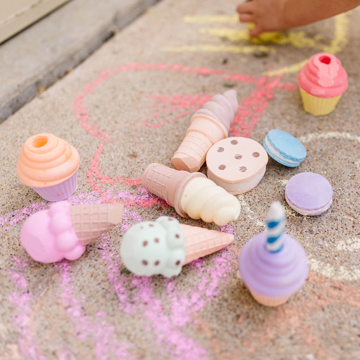 Melissa & Doug - Juego de tizas para helados y pasteles, artes y manualidades para niños, gis para acera para niños a partir de 3 años