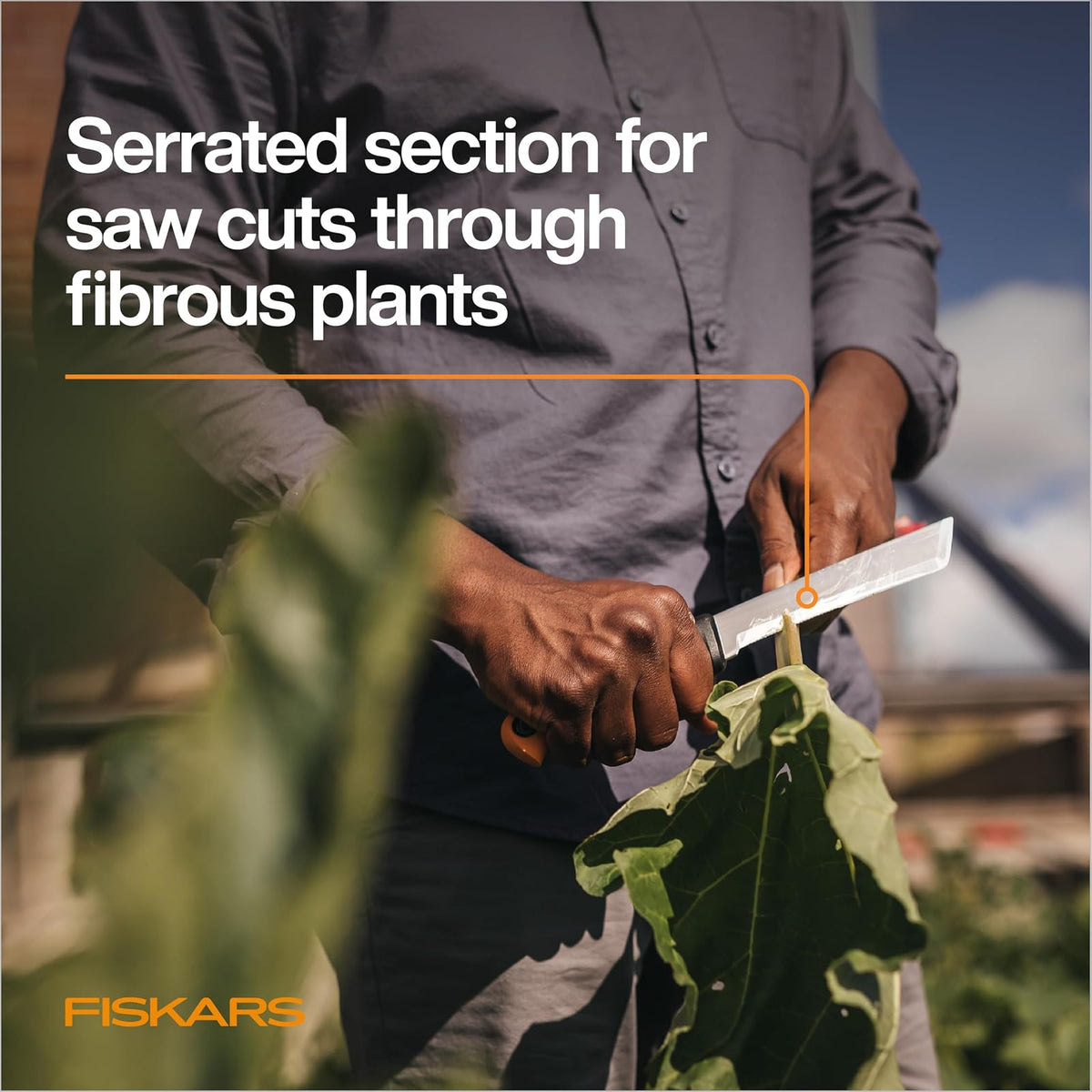 Fiskars - Cuchillo de cosecha con borde dentado, herramienta de mano de jardinería con hoja de punta plana y vaina, perfecto para tallos gruesos y tallos