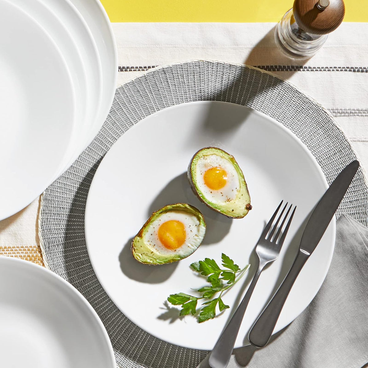 Corelle Vitrelle Juego de Vajilla 4-PC Dinner Plates | 10.25 pulgadas, resistente a virutas y grietas, color blanco, vidrio de triple capa, apto para lavaplatos y microondas