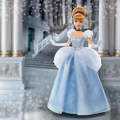 Mattel Disney Princess Sparkling Princess Cenicienta Muñeca a la Moda | Muñeca Posable con aspecto distintivo con vestido, zapatos, collar y aretes, inspirada en DMovie (exclusivo de )