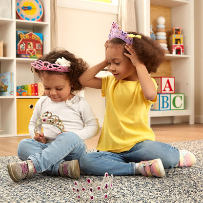 Melissa & Doug Colección de Tiaras Enjoyadas para Juego Imaginativo, Construcción Duradera, Disfraces para Niños, Juego de Simulación (4 Tiaras y Coronas de Disfraz)