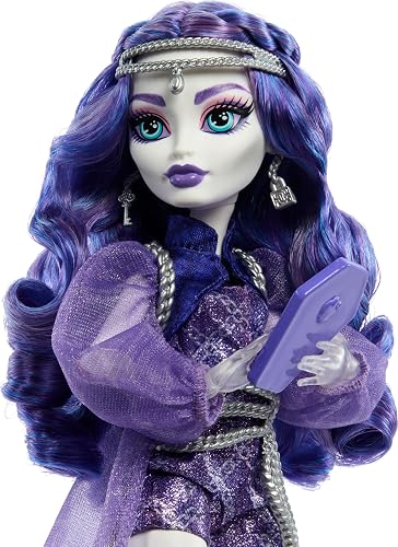 Monster High Muñeca Spectra para niñas de 4 años en adelante | Ghost in Purple Clothes, incluye Pet Ferret Rhuen, 7 accesorios como mochila, tableta, aperitivos y más