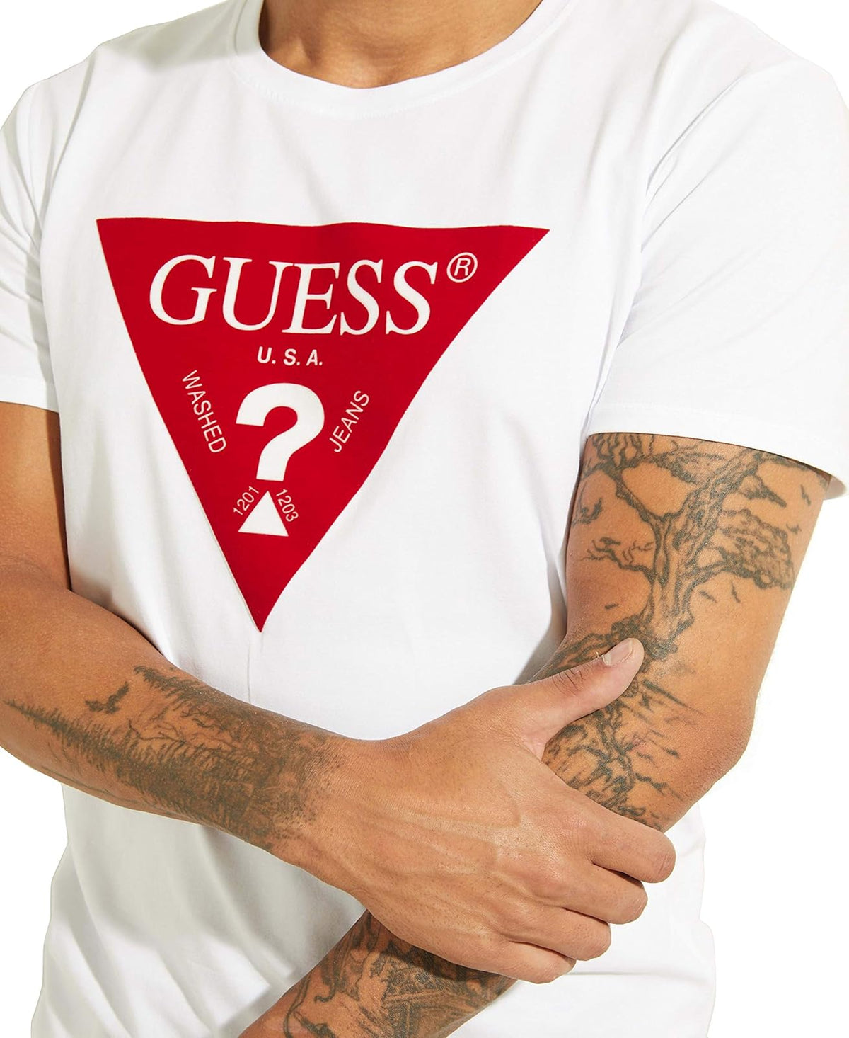 Guess Playera con Logotipo Triangular en Contraste. Camiseta para Hombre