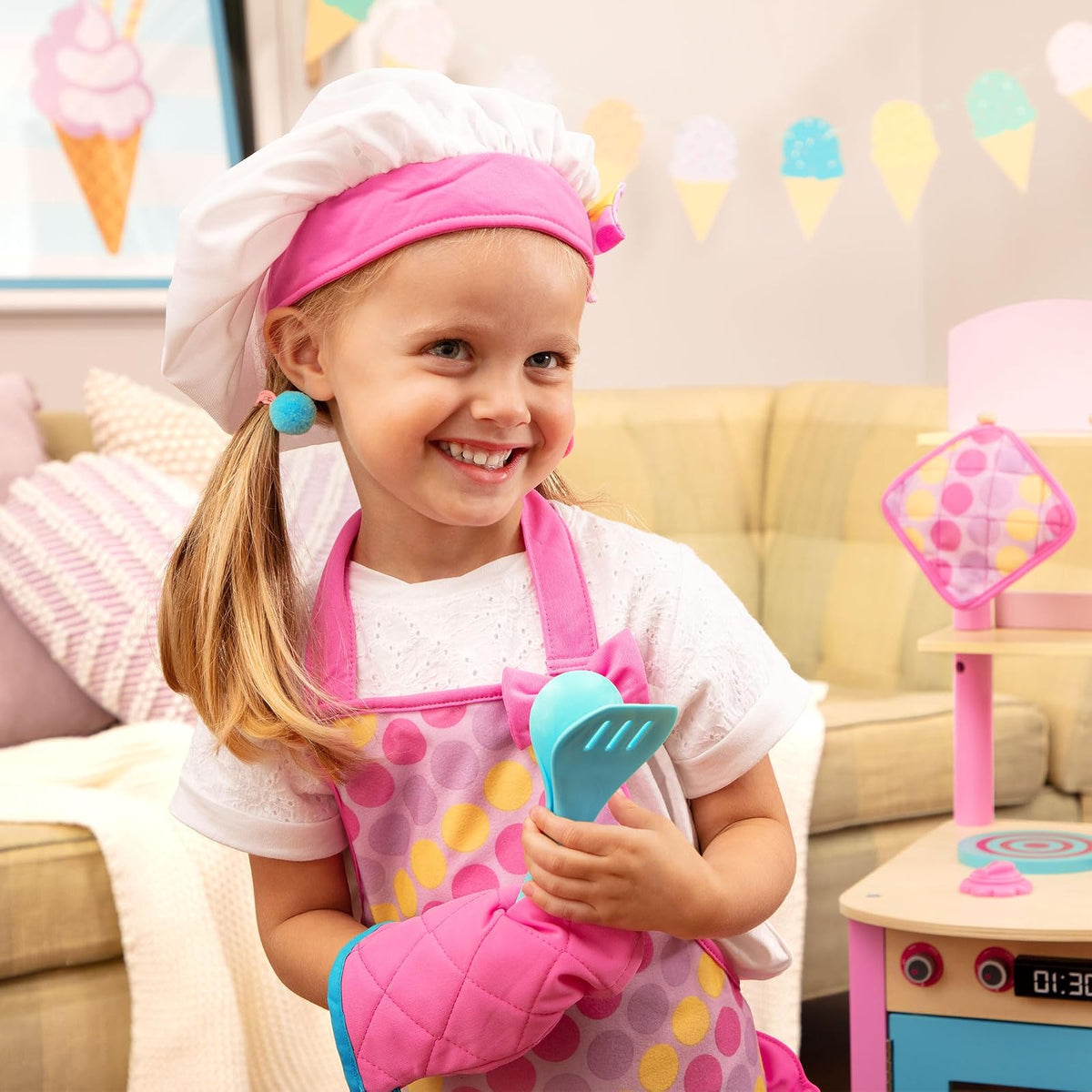 Battat Smart Cookie, Delantal de Chef Infantil con Gorro y Utensilios | Set de 6 con delantal, gorro de chef, manopla, agarrador, espátula y cuchara grande para juego de cocina, 3 años y +