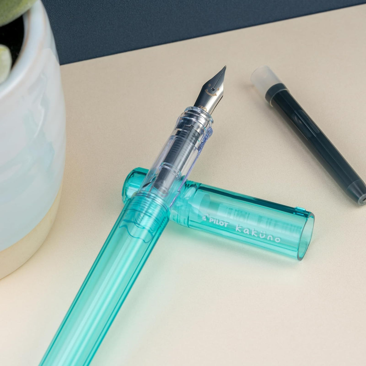 PILOT Pluma Fuente Kakuno, barril color aqua traslúcido, punto mediano, estuche con una pieza