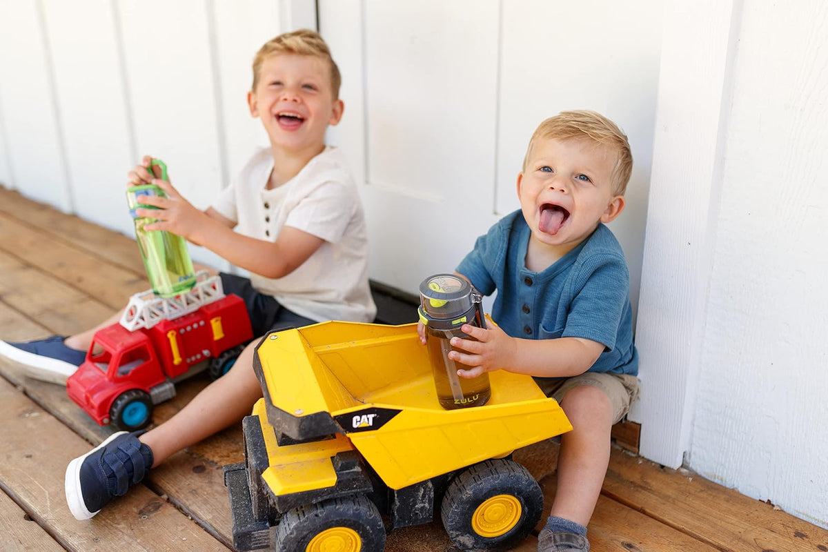 ZULU Kids Flex - Botella de agua de plástico Tritan de 16 onzas con boquilla de silicona, tapa abatible a prueba de fugas y bucle de transporte suave al tacto para mochila escolar, lonchera y deportes