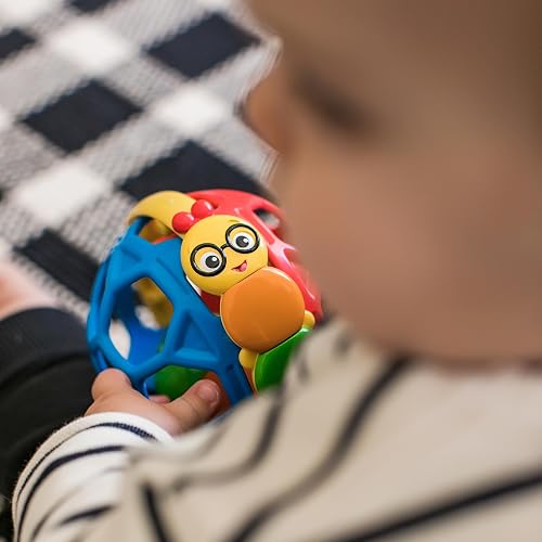 Baby Einstein Bendy Ball - Pelota de Oruga con sonaja para bebé, Flexible, de fácil Agarre, Unisex, a Partir de 3 Meses
