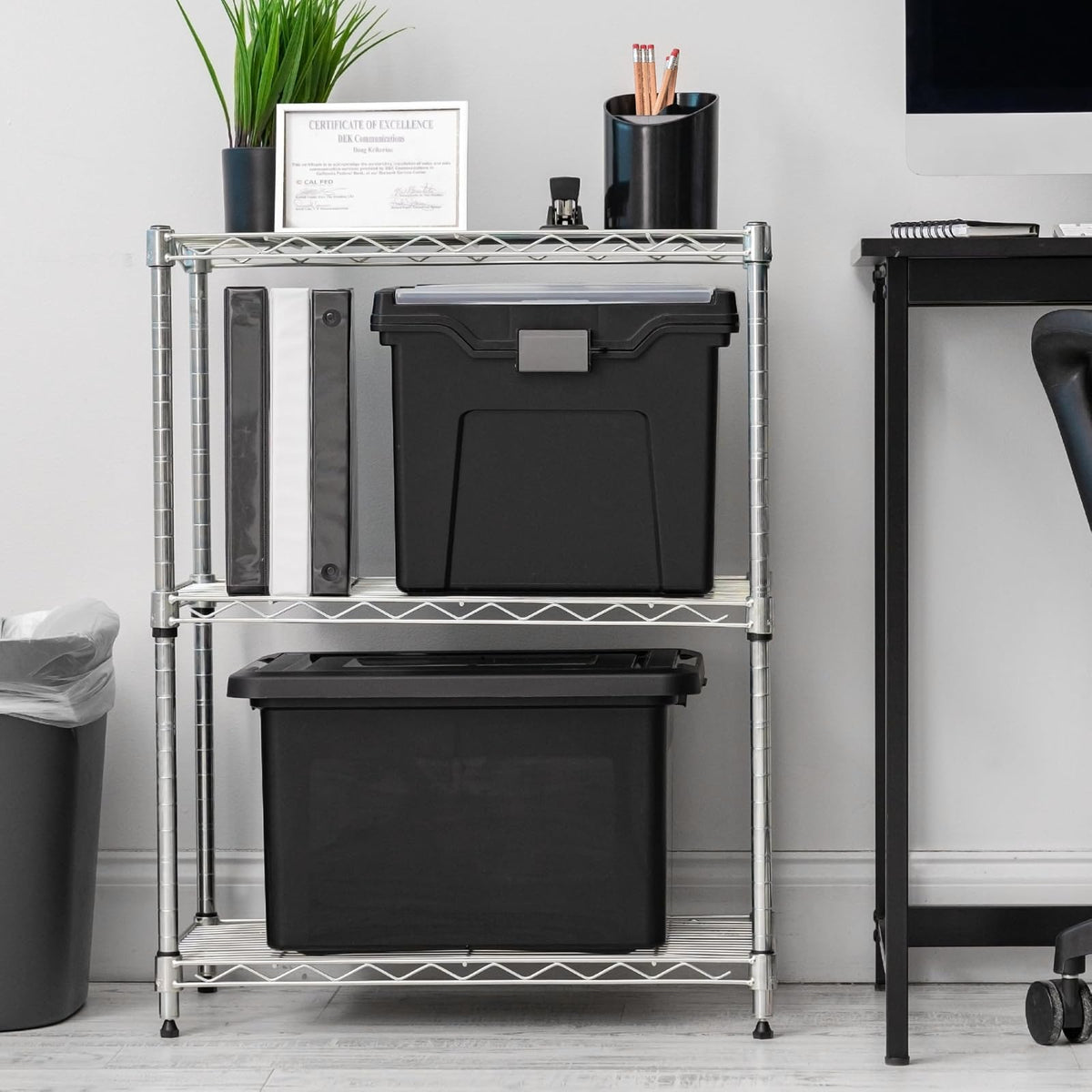 IRIS USA Paquete de 4 Cajas para Archivos Carta con Tapa, Negro | Transporta archivos tamaño carta con asa portátil y tapa segura para almacenamiento organizado donde vayas