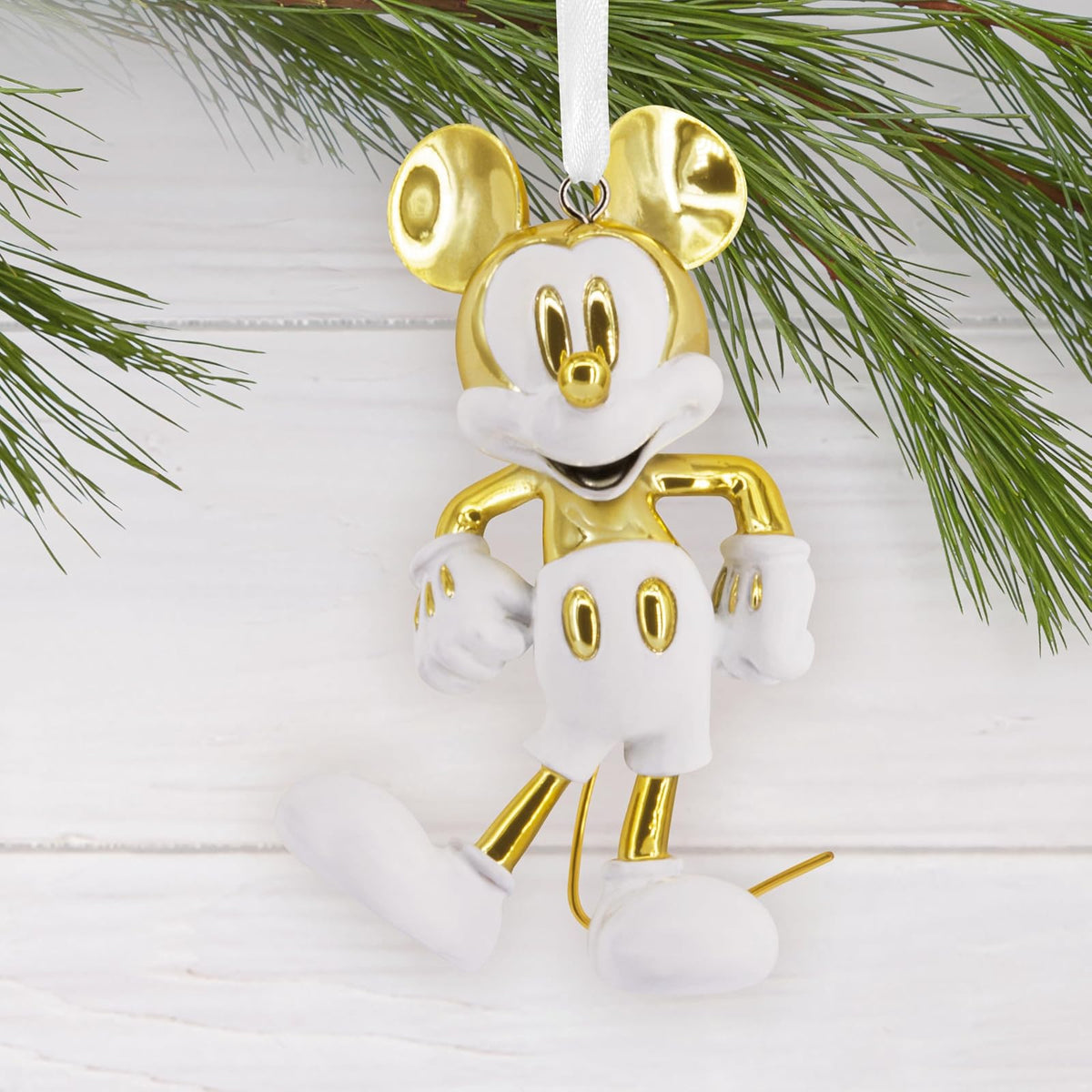 Hallmark Disney Mickey Mouse - Ornamento navideño Blanco y Dorado, cerámica, Regalos para fanáticos de Disney