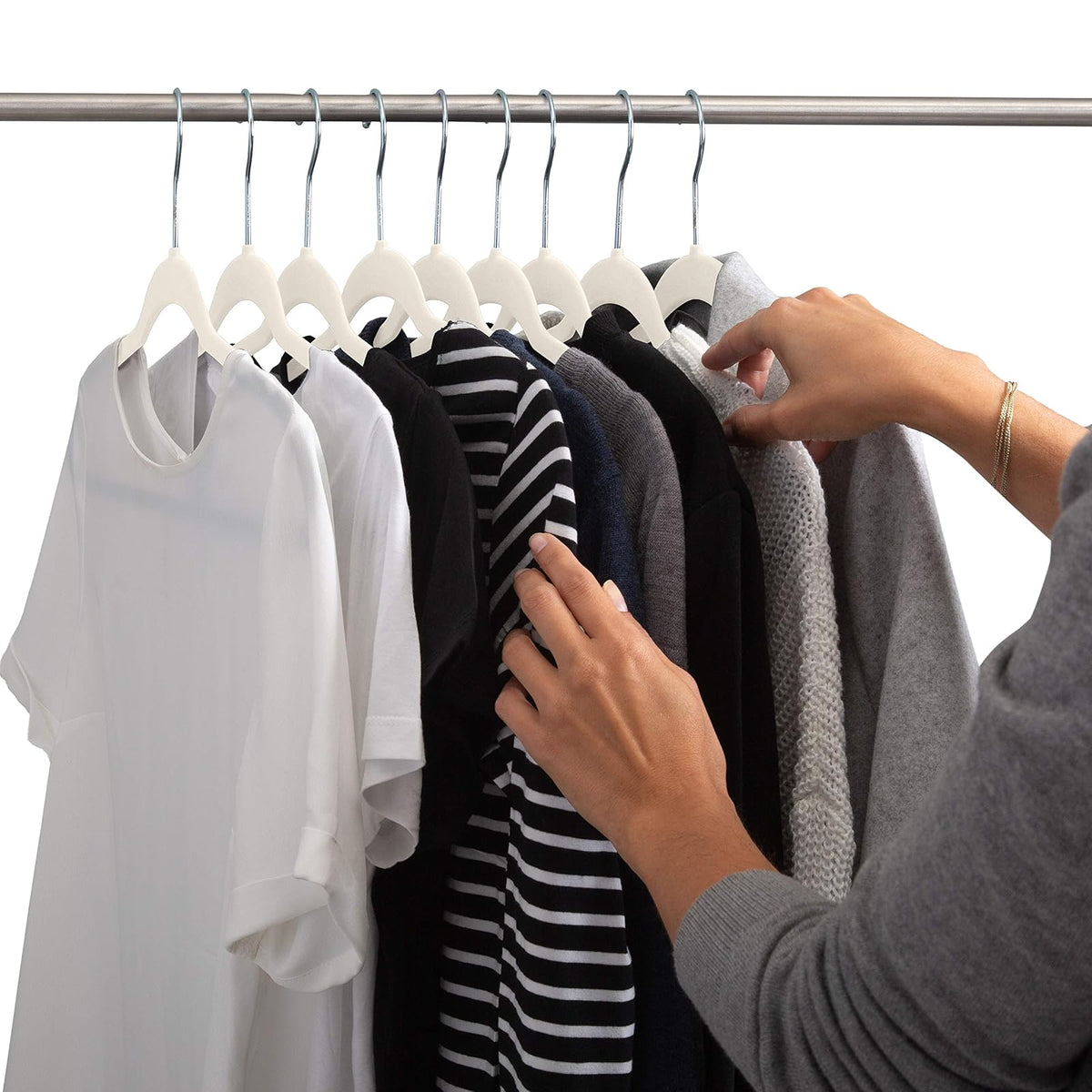 Simplifica el paquete de 10 unidades, evita arrugas y arrugas, bueno para blusas, camisas, color marfil 10 superdelgados de terciopelo, ahorra espacio, organización de armario, antideslizantes, duraderas perchas para vestidos, abrigos, pantalones
