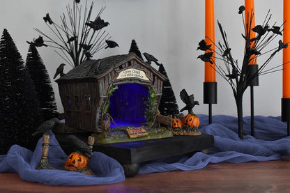 Department 56 Accesorios para pueblos Halloween Crow Creek - Figura de Accesorio de Puente Cubierto, 4.7 Pulgadas