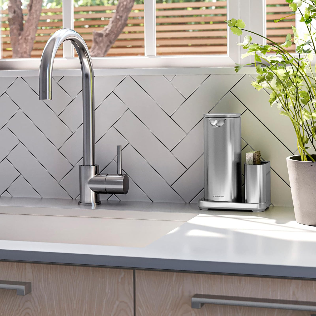 simplehuman Bomba de Sensor de líquido de 14 onzas con Caddy, Acero Inoxidable Cepillado de Alta Calidad