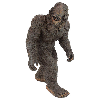 Design Toscano Yeti The Bigfoot - Estatua de jardín para Interiores y Exteriores, Mediana de 21 Pulgadas de Alto, Resina de Piedra fundida, Acabado café
