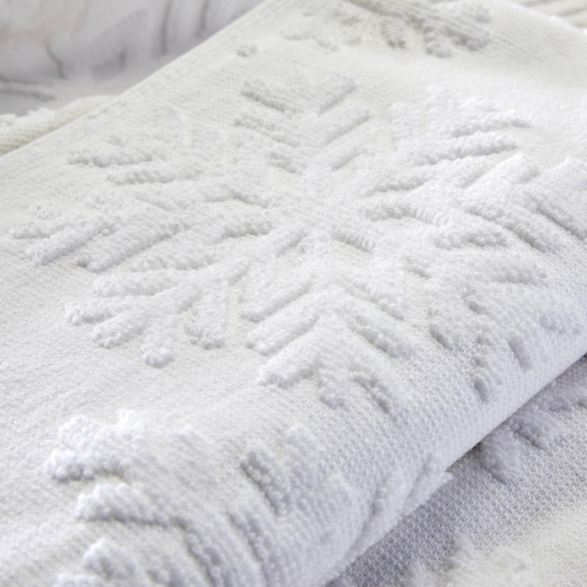 SKL Home Juego de 2 Toallas de Mano con Copos de Nieve sutiles de Navidad/Invierno para baño/Cocina/Bar y Regalo, Blanco