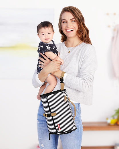 Skip Hop Cambiador Portátil Para Bebé: Cambiador Pronto Wipe Clean Con Dispensador De Toallitas