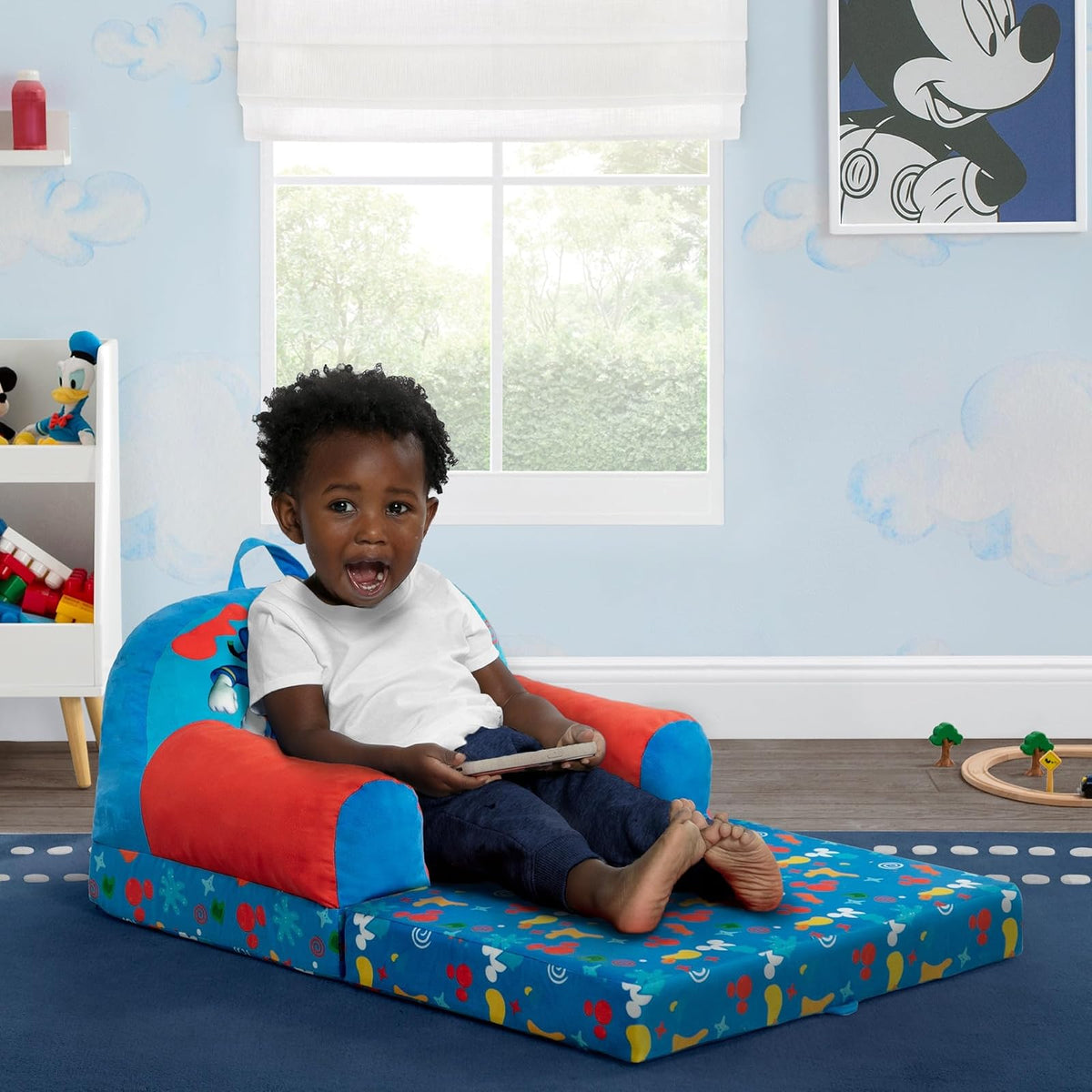 Delta Children Cozee Buddy Flip Mickey Mouse Silla Convertible Espuma