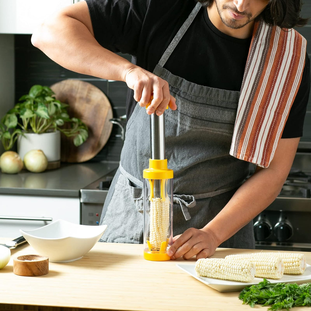 Acero inoxidable RSVP., pelador de maíz, Amarillo, all parts are dishwasher safe, 1