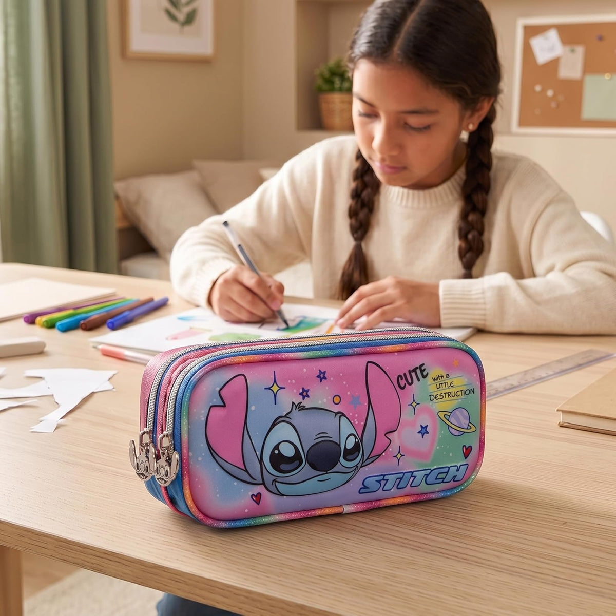 Ruz Lapicera Doble Infantil y Preescolar | Stitch | 100% Poliéster Edición Premium | Portalápices de Tela para Niños con 2 Divisiones y Cierre de Cremallera | Recomendado desde 3 años