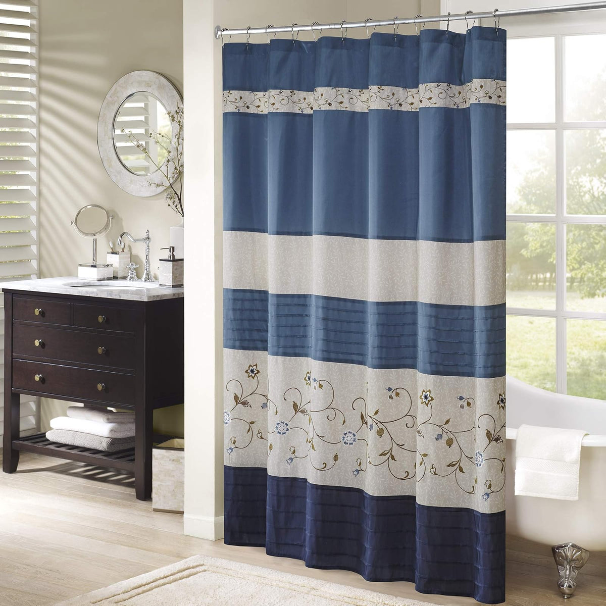Madison Park Serene Shower Curtain, 72x72, Navy | Añade privacidad, lavable a máquina, patrón floral, certificado OEKO-TEX - 182.9An x 182.9Al cm (1 Paneles) - Azul marino