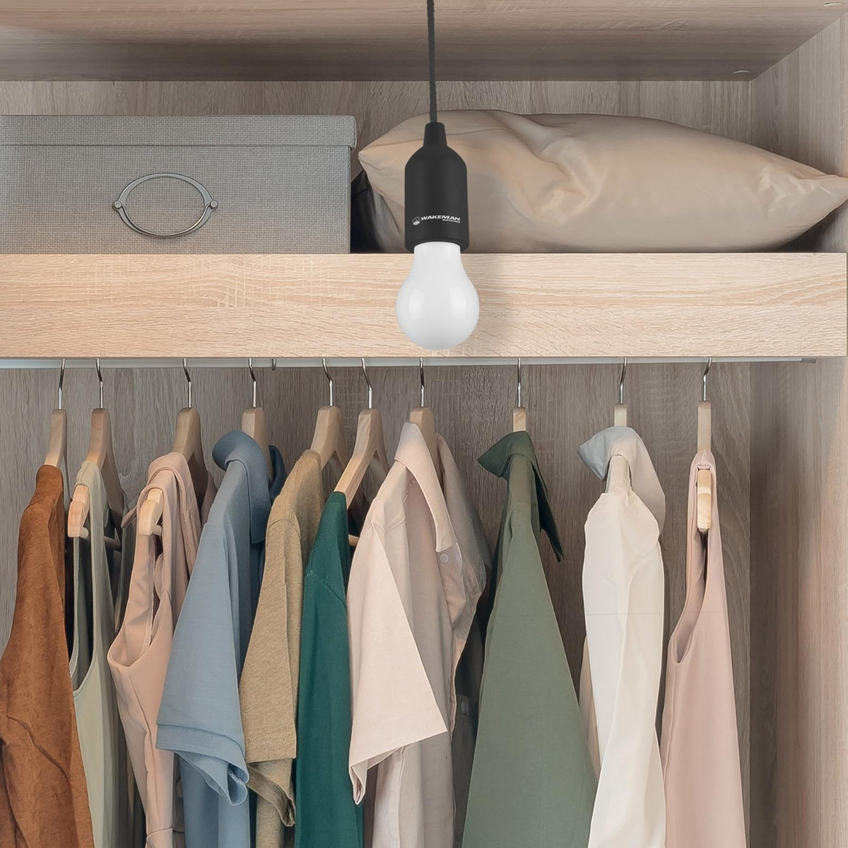Wakeman 75-WL2028 - Linterna LED portátil para colgar en interiores, para camping, cochera en casa, patio y tienda al aire última intervensión, color negro, Negro
