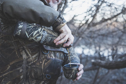 Cupped Waterfowl Termo de camuflaje frío y caliente de 1 litro | Realtree MAX-7 Camo