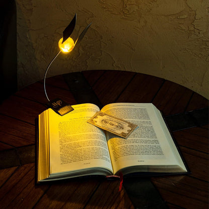 Paladone dorado Snitch Harry Potter - Luz de lectura temática con clip Lumi | Funciona con pilas