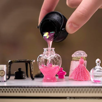 MGA´s Miniverse Harry Potter Clase de Pociones - Réplica Exacta con Más de 100 Piezas, Accesorios Exclusivos y Resina DIY para Crear y Exhibir