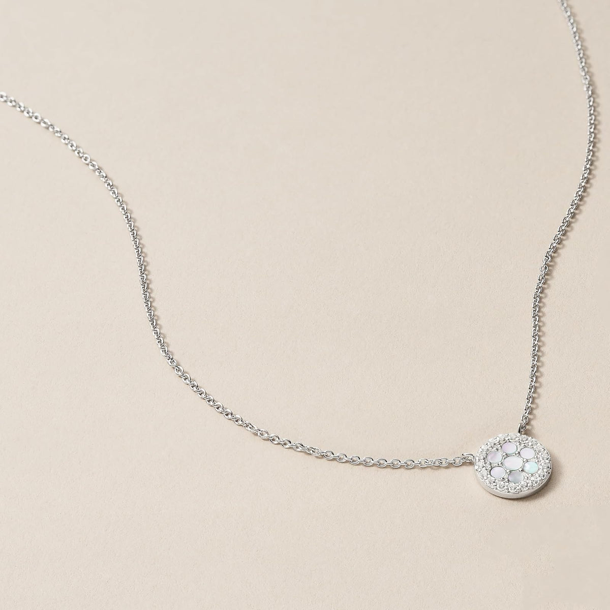 Collar con colgante Fossil Sterling JFS00520040 de plata de ley de color plateado para dama