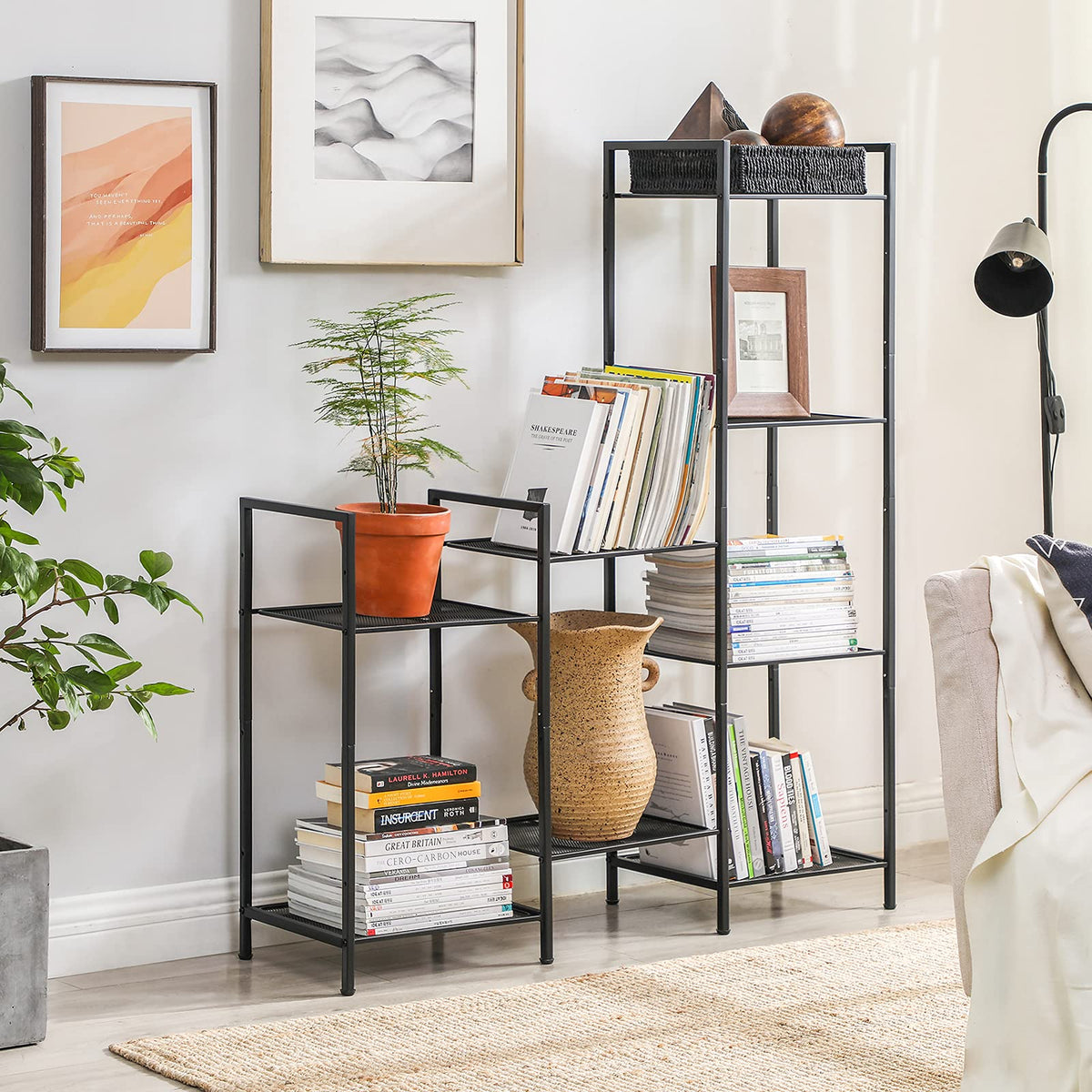 SONGMICS Estanteía de Almacenamiento de 5 Niveles, Estantería de Baño, Soporte de Planta Extensible con Estante Ajustable, para Baño, Salón, Balcón, Cocina, Negro Clásico MBSC35BK
