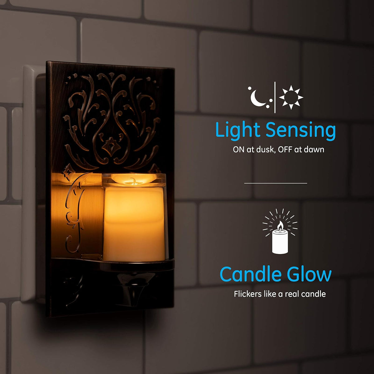 Luz de noche GE LED CandleLite, enchufable, sensor de anochecer a amanecer, encendido/apagado automático, luz ámbar cálida, ahorro de energía, acabado de bronce frotado con aceite, 11258