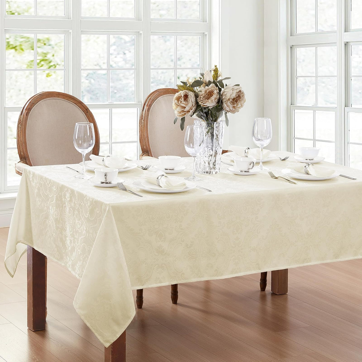 Elrene Home Fashions Caiden Elegance - Mantel de Tela de Damasco Impermeable, Resistente a Las Manchas y Arrugas, 60 x 120 Pulgadas, Rectangular/Rectangular, Marfil