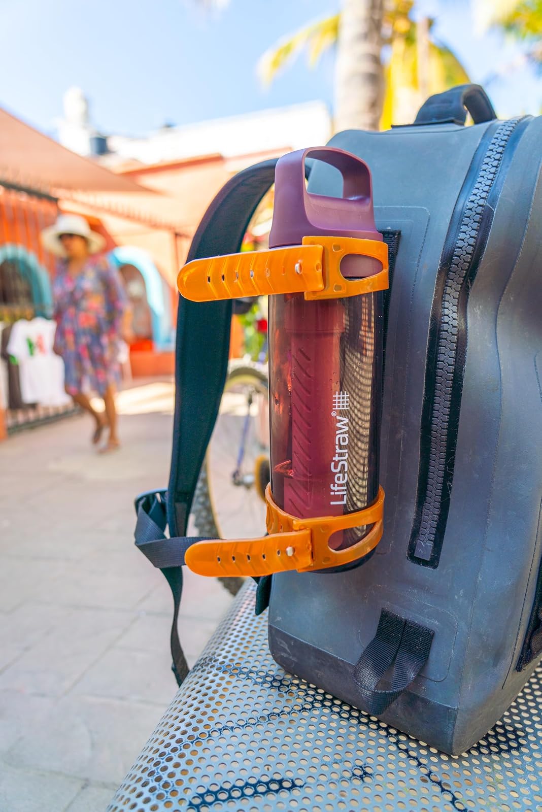 LifeStraw Go Series - Botella de Filtro de Agua sin BPA para Viajes y Uso Diario Elimina bacterias, parásitos y microplásticos, Mejora el Sabor, Merlot Me Away de 22 onzas