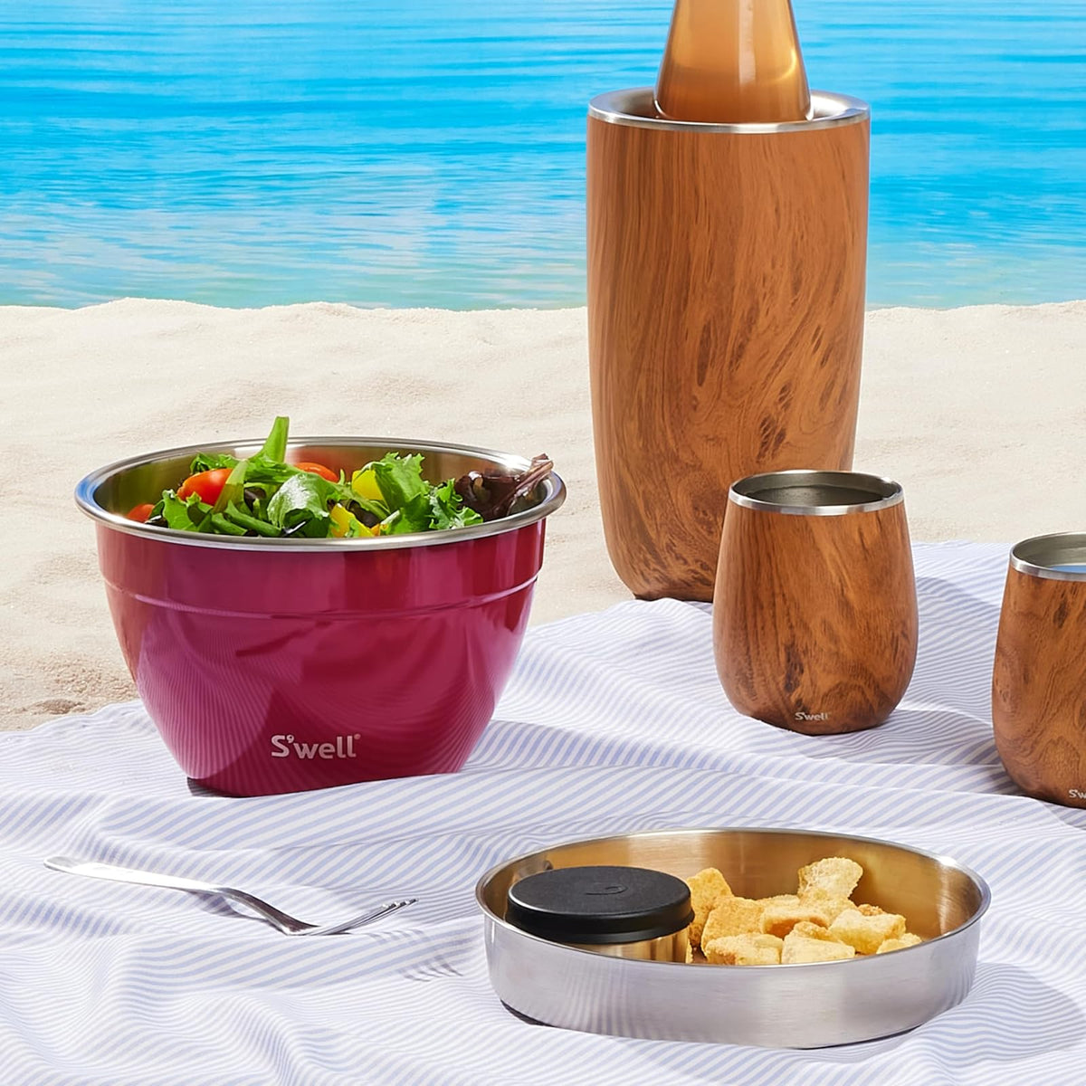 S'well - Juego de ensaladas de acero inoxidable de 64 onzas, cereza silvestre, viene con mini recipiente de 2 onzas y bandeja extraíble para organización, a prueba de fugas, fácil de limpiar, apto