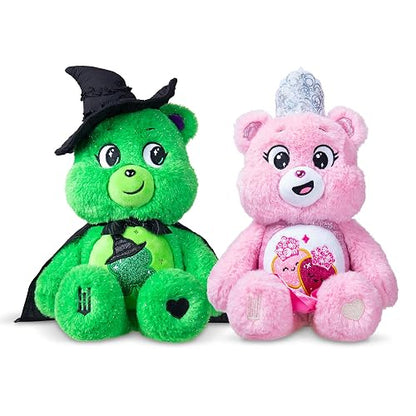 Care Bears x Wicked - Paquete de 2 Peluches (Love-a-Lot as Glinda and Good Luck Bear as Elphaba)