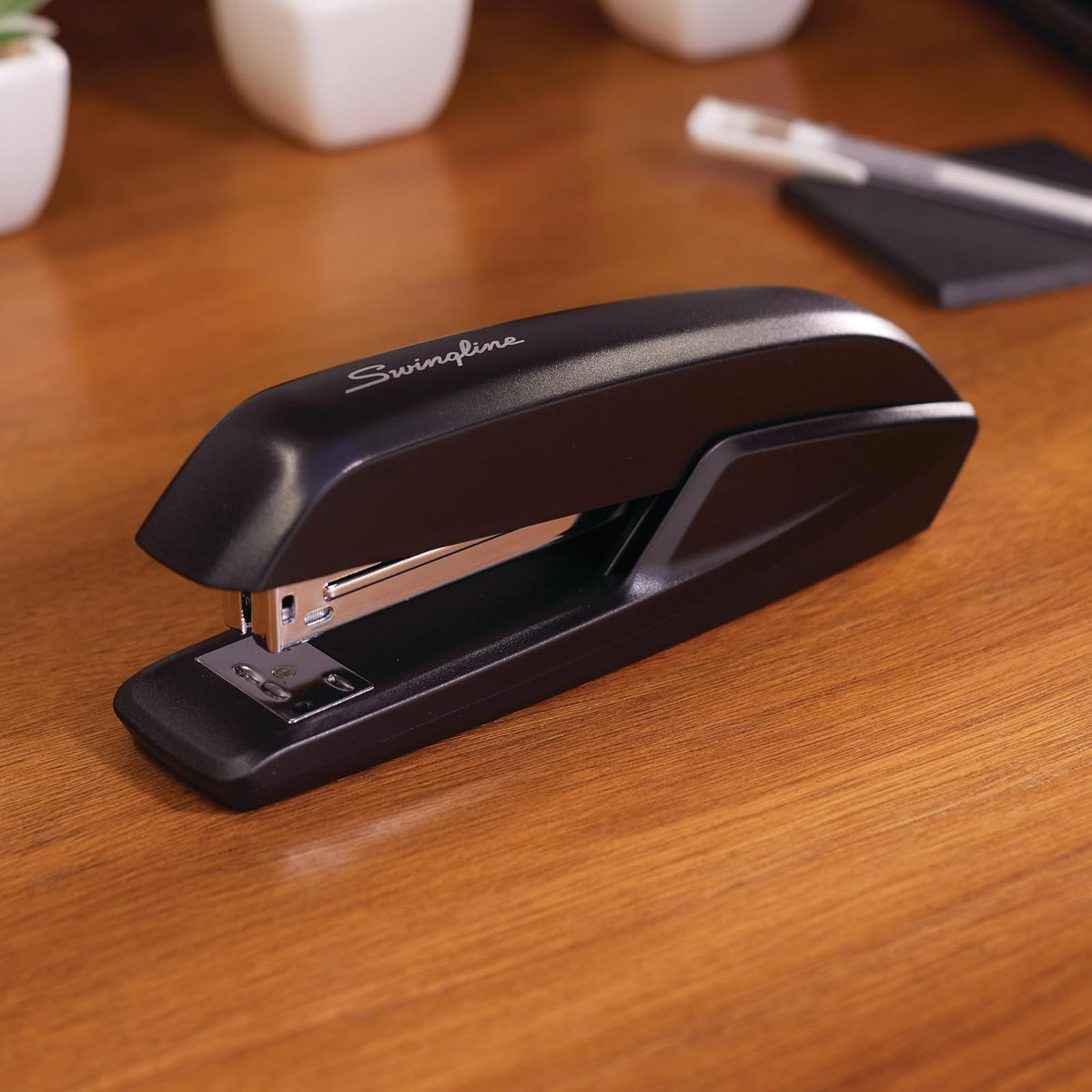 Swingline 54567 - Paquete de grapadora (capacidad de 20 hojas, sin atascos, incluye grapadora, grapas 1250 y removedor de grapas, color negro