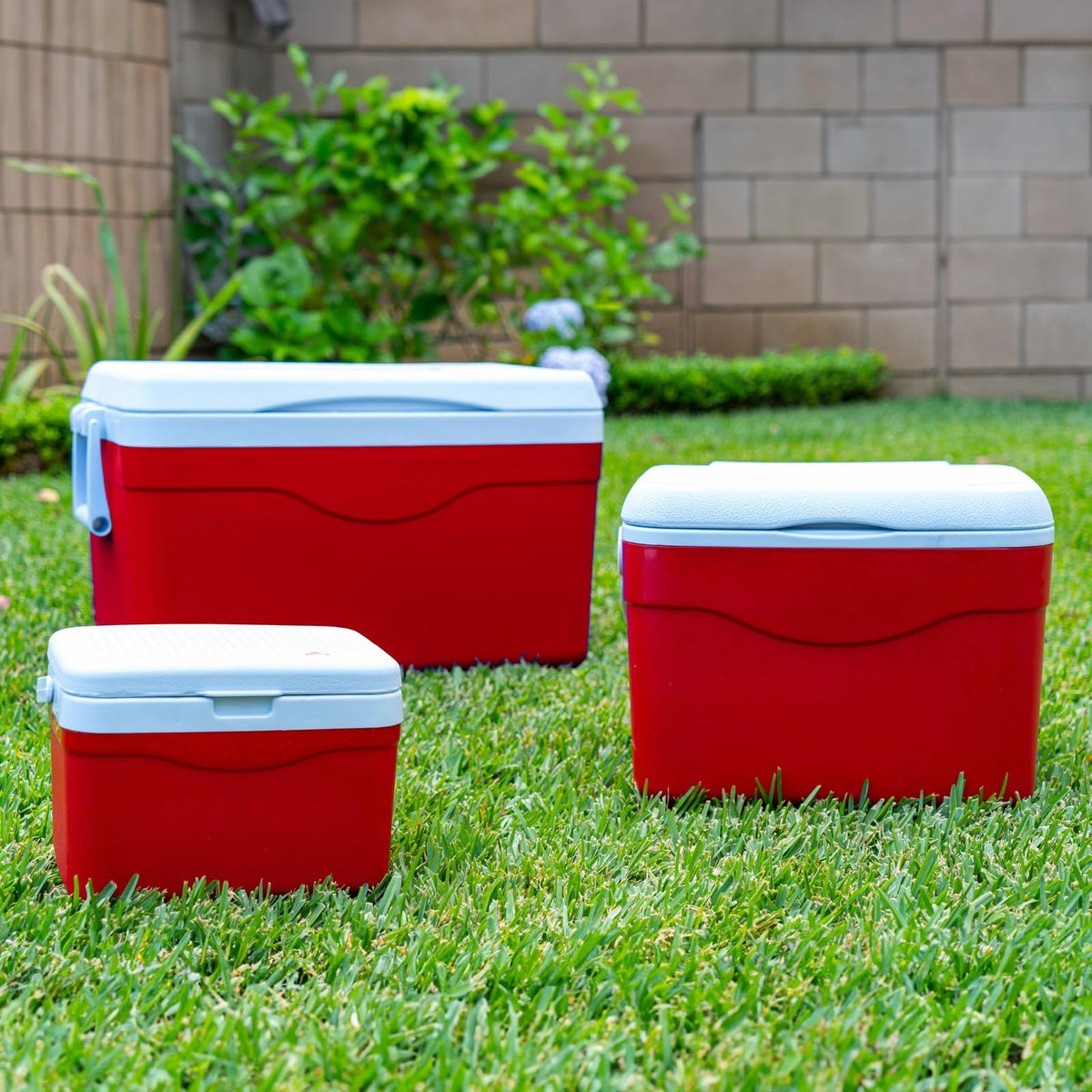 Guateplast - Juego de 3 Hieleras | 53 QT (50 litros) | 17 QT (16 litros) | 5 QT (5 litros) | Cooler | Enfriador Resistente y Liviano | Hielo | Set de Hieleras | Varias Capacidades | Color Rojo