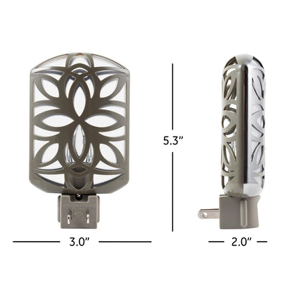 GE 11314 - Luz de noche LED decorativa, enchufable con sensor de anochecer a amanecer, blanco cálido, ideal para sala de estar, recámara, guardería, cocina o baño, níquel cepillado