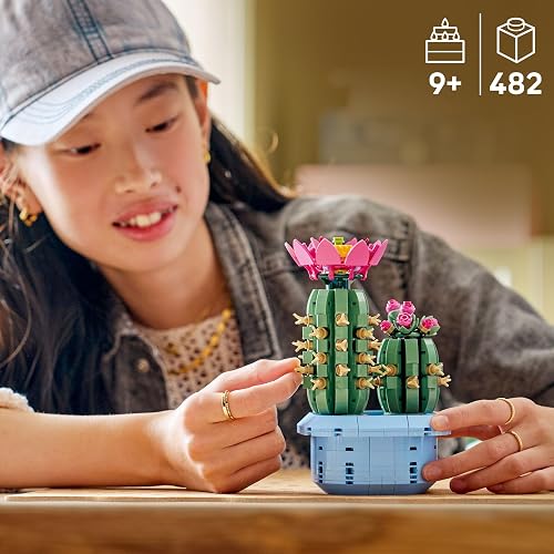 LEGO Cactus en Flor – Planta de Interior Decorativa – Set de Construcción para Mayores de 9 Años – Idea de Regalo para Niñas y Niños – Cactus en Maceta – 11509