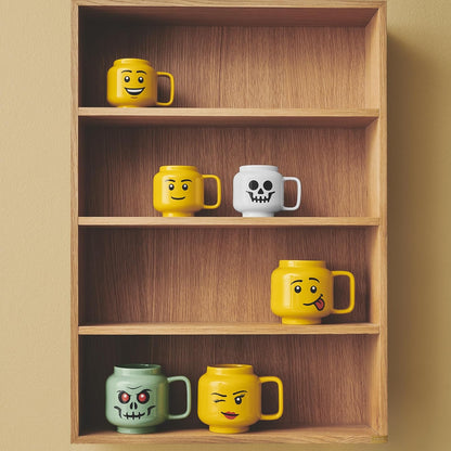 Lego: Taza de cerámica pequeña - Happy Boy - 8.5 onzas (255 ml), cabeza clásica de miniaturas amarilla, taza novedosa, apta para lavaplatos, bebidas calientes y frías, gráfico facial