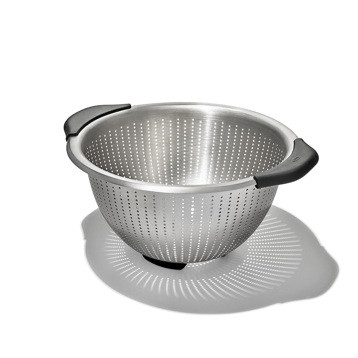 OXO Good Grips - Colador de acero inoxidable de 5 cuartos de galón/4,7 L | OXO Good Grips Colador - Capacidad de 5 cuartos de galón, acero inoxidable