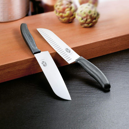 Victorinox Cuchillo Santoku clásico suizo de 17 cm en blíster, color negro