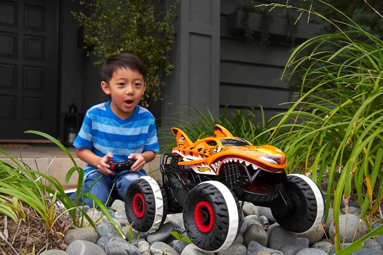 Hot Wheels Monster Trucks Vehículo Control Remoto Tiger Shark 1:15 4+ Años | Tecnología Terrain Stomp, recarga USB con 25 min de juego y alcance de 30 m