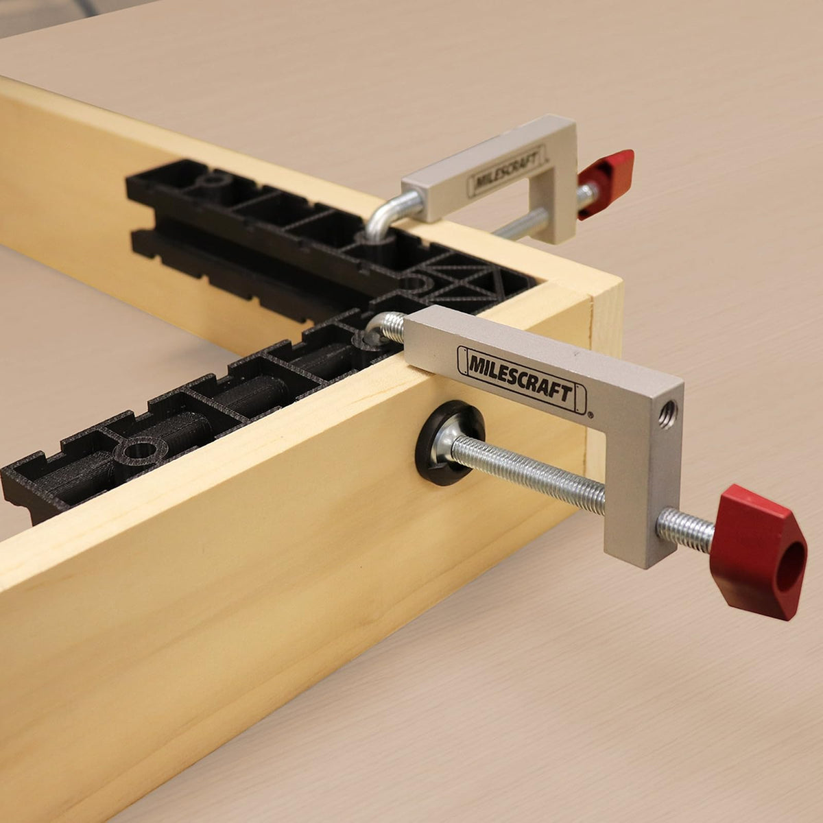Milescraft 7350 Kit de abrazaderas para cercas, posicionamiento de sujeción de esquinas de 100-90°, cuadrados de ensamblaje y abrazaderas para cercas. Funciona en esquinas interiores o exteriores. Co