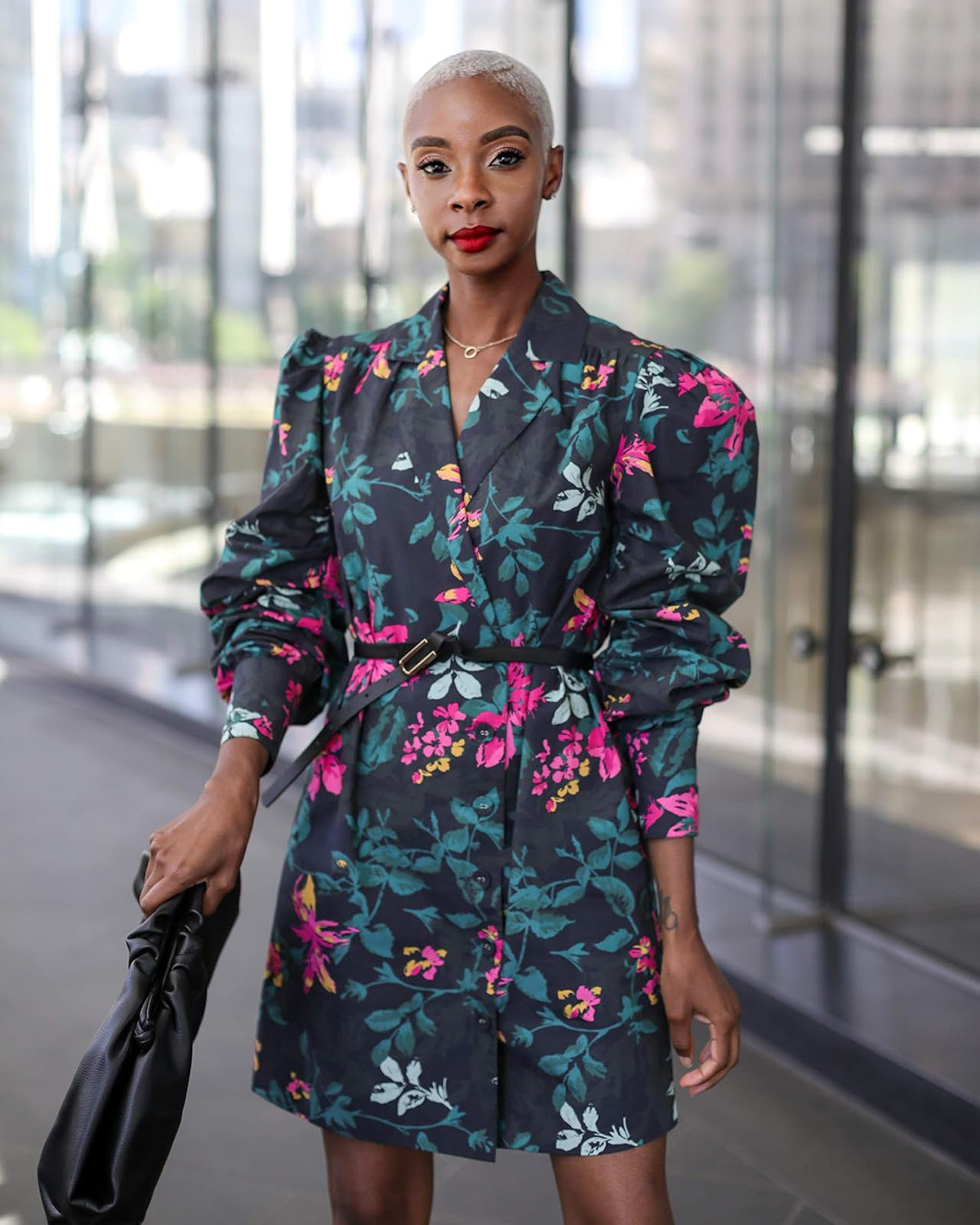 The Drop Vestido Para Mujer, con Cuello de Solapa y Botones al Frente, Estampado Floral Negro, por @signedblake