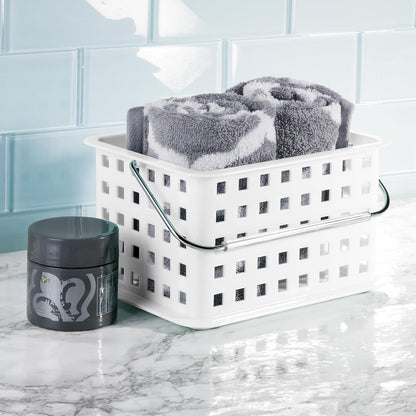 InterDesign Basic Cesta organizadora, canasto Organizador de baño de tamaño pequeño en plástico para artículos de Ducha y cosmética, Blanco