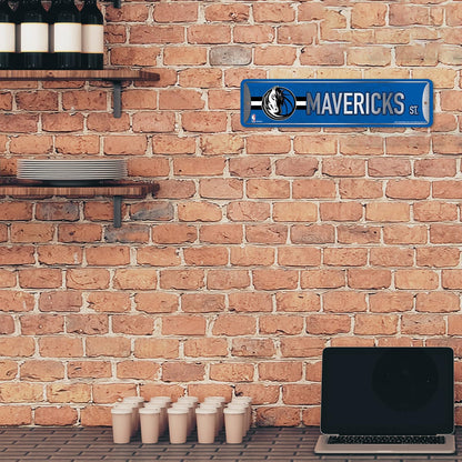 Rico Industries NBA Dallas Mavericks - Letrero de Metal para decoración del hogar (4 x 15 Pulgadas), Ideal para el hogar, la Oficina, el recámara y la Cueva del Hombre, Hecho en Plata
