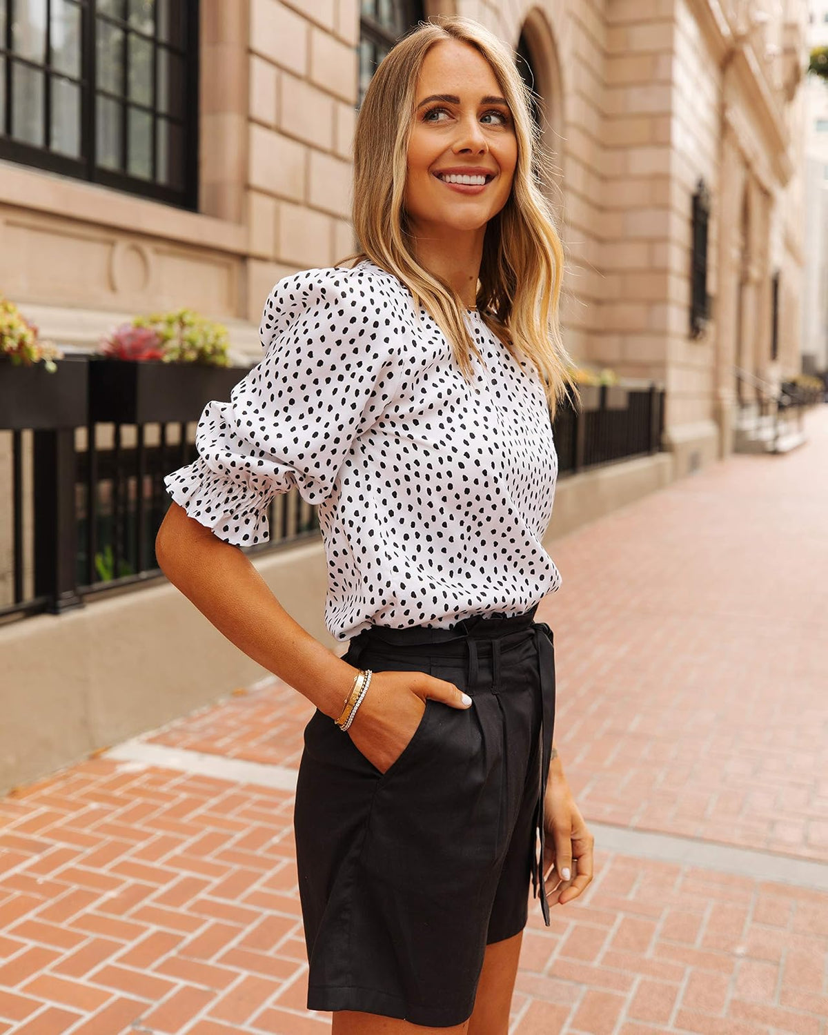 The Drop Top de Puño Fruncido Para Mujer, Color Blanco/Lunares Negros por @fashion_jackson