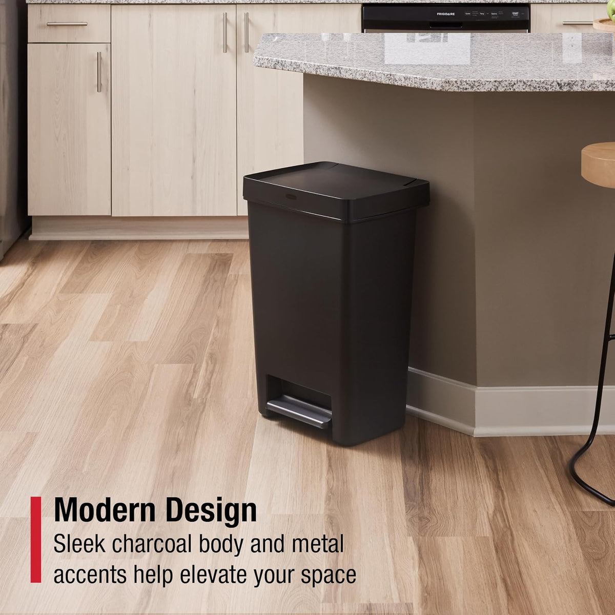 Rubbermaid Premier® Series II – Contenedor con Pedal para Residuos, Bote con Cierre Silencioso y Seguro que Mantiene la Tapa Abierta o Cerrada, Capacidad de hasta 47 L, Gris Carbón 2129978